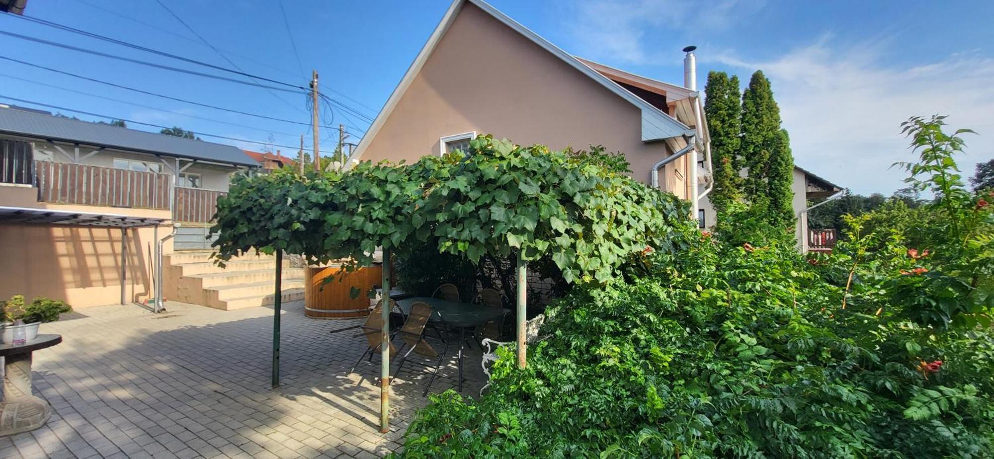 Lugas Apartman Miskolctapolca 2 Haloszoba Dezsa Es Jakuzzi Koezel A Barlangfuerdohoez Екстер'єр фото
